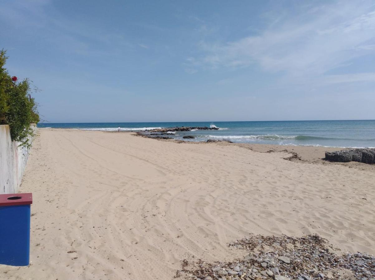On The Beach Elenite Exterior photo